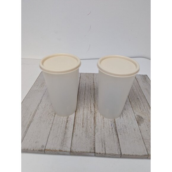 TWO Rubbermaid Servin' Saver 14 ounce Tumblers Cups 3926 Almond Lids - Picture 1 of 14